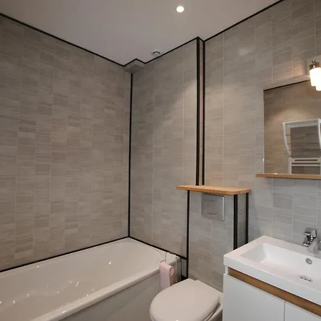 Rdv Au 80 - Piscine & En Champagne - 7 *
